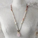 Collar bohemio de mi verdadero destino con cuarzo rosa, cuarzo fresa y jade