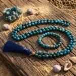 Conjunto Japa Mala 108 cuentas con piedras de apatita y flor de loto