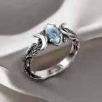 Anillo Triple Luna con piedra lunar – Símbolo de la Fuerza y Ciclos Femeninos