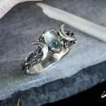 Anillo Triple Luna con piedra lunar – Símbolo de la Fuerza y Ciclos Femeninos
