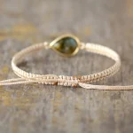 Pulsera Minimalista de la Esencia Sutil con Piedra Lunar o Labradorita
