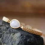 Pulsera Minimalista de la Esencia Sutil con Piedra Lunar o Labradorita