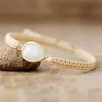 Pulsera Minimalista de la Esencia Sutil con Piedra Lunar o Labradorita