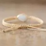 Pulsera Minimalista de la Esencia Sutil con Piedra Lunar o Labradorita