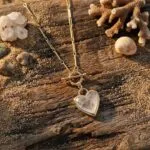 Collar boho de Mi Corazón Loco, con corazón de Piedra Natural