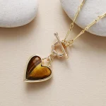 Collar boho de Mi Corazón Loco, con corazón de Piedra Natural