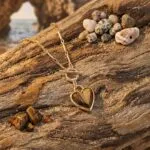 Collar boho de Mi Corazón Loco, con corazón de Piedra Natural