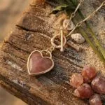 Collar boho de Mi Corazón Loco, con corazón de Piedra Natural