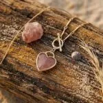 Collar boho de Mi Corazón Loco, con corazón de Piedra Natural