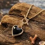 Collar boho de Mi Corazón Loco, con corazón de Piedra Natural
