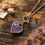 Collar boho de Mi Corazón Loco, con corazón de Piedra Natural