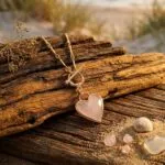 Collar boho de Mi Corazón Loco, con corazón de Piedra Natural