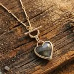 Collar boho de Mi Corazón Loco, con corazón de Piedra Natural