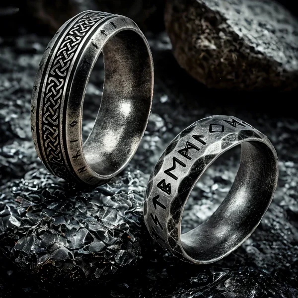 Anillo Vikingo 'Elder Futhark' de Acero Inoxidable con 24 Runas Nórdicas para Hombre