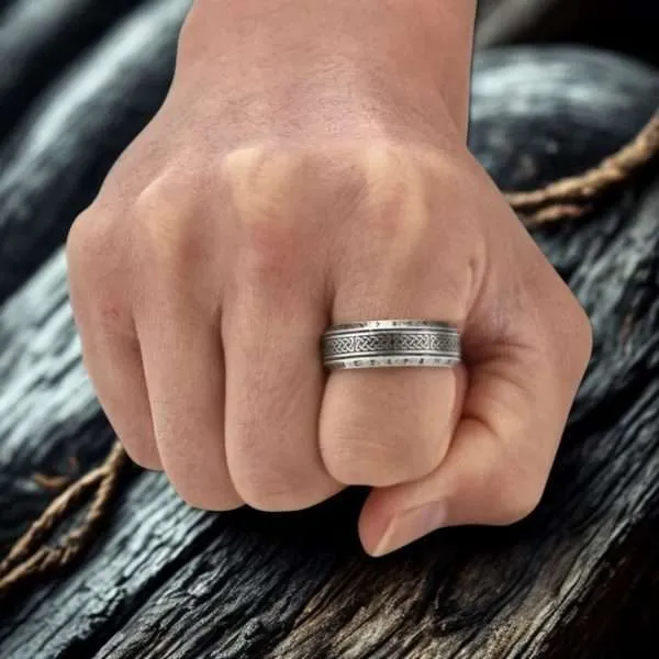 Anillo Vikingo 'Elder Futhark' de Acero Inoxidable con 24 Runas Nórdicas para Hombre