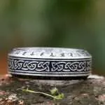 Anillo Vikingo 'Elder Futhark' de Acero Inoxidable con 24 Runas Nórdicas para Hombre