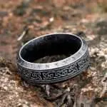 Anillo Vikingo 'Elder Futhark' de Acero Inoxidable con 24 Runas Nórdicas para Hombre
