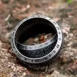 Anillo Vikingo 'Elder Futhark' de Acero Inoxidable con 24 Runas Nórdicas para Hombre