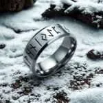 Anillo Vikingo 'Elder Futhark' de Acero Inoxidable con 24 Runas Nórdicas para Hombre