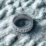 Anillo Vikingo 'Elder Futhark' de Acero Inoxidable con 24 Runas Nórdicas para Hombre