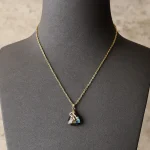 Collar 'Luz Boreal' con Labradorita Geométrica – Cuadrada, Rectangular o Triangular