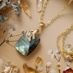 Collar 'Luz Boreal' con Labradorita Geométrica – Cuadrada, Rectangular o Triangular