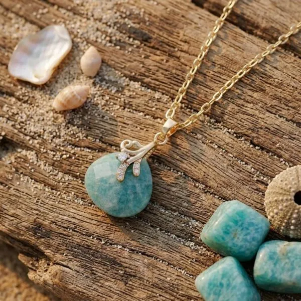 Collares boho de la clara percepción con piedras naturales facetadas