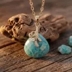 Collares boho de la clara percepción con piedras naturales facetadas