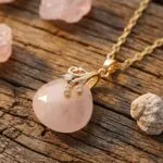 Collares boho de la clara percepción con piedras naturales facetadas