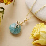 Collares boho de la clara percepción con piedras naturales facetadas