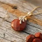 Collares boho de la clara percepción con piedras naturales facetadas