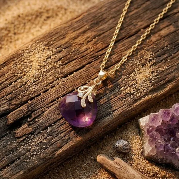 Collares boho de la clara percepción con piedras naturales facetadas