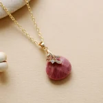 Collares boho de la clara percepción con piedras naturales facetadas