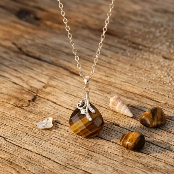 Collares boho de la clara percepción con piedras naturales facetadas