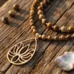 Gargantilla 'Círculo de Vida' con Piedras Naturales – Corazón o Símbolo Zen
