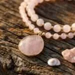 Gargantilla 'Círculo de Vida' con Piedras Naturales – Corazón o Símbolo Zen
