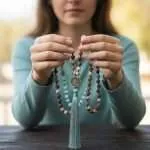 Collar Japa Mala OM de Amazonita y Jaspe Picasso – 108 cuentas de Meditación y Equilibrio Interior