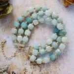 Pulsera Tríada Mineral – Tres hileras de piedras naturales