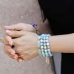 Pulsera Tríada Mineral – Tres hileras de piedras naturales